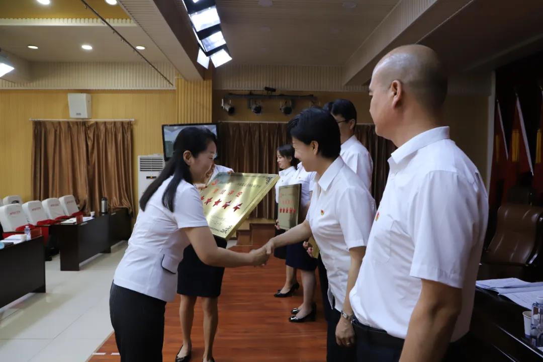 十一师组织系统召开学习贯彻习近平总书记“七一”重要讲话精神研讨会暨党建工作推进会