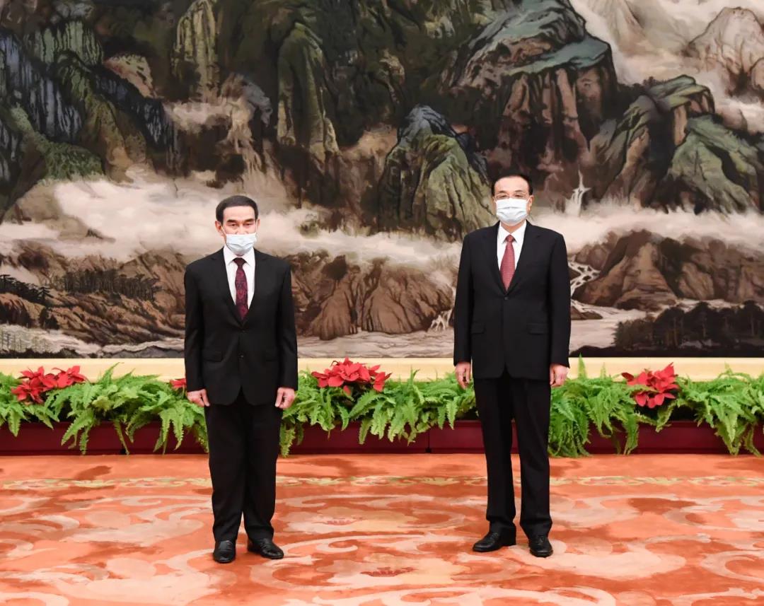 李克强会见28国新任驻华使节