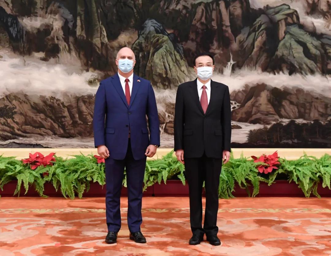 李克强会见28国新任驻华使节