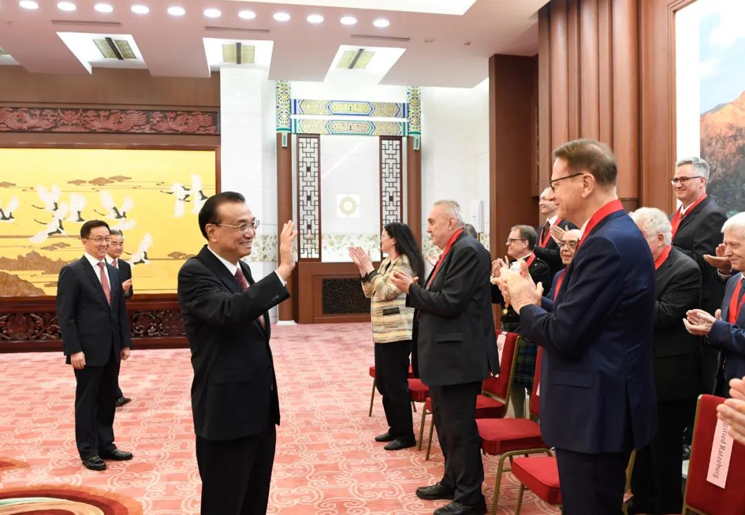 李克强会见2020和2021年度中国政府友谊奖获奖外国专家