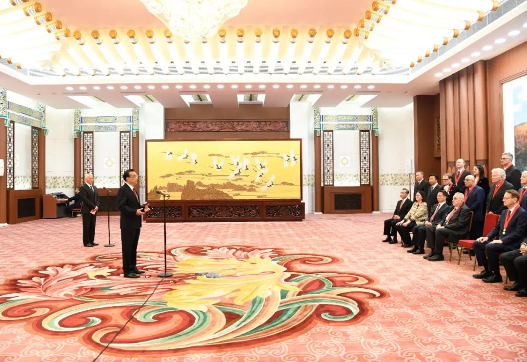 李克强会见2020和2021年度中国政府友谊奖获奖外国专家