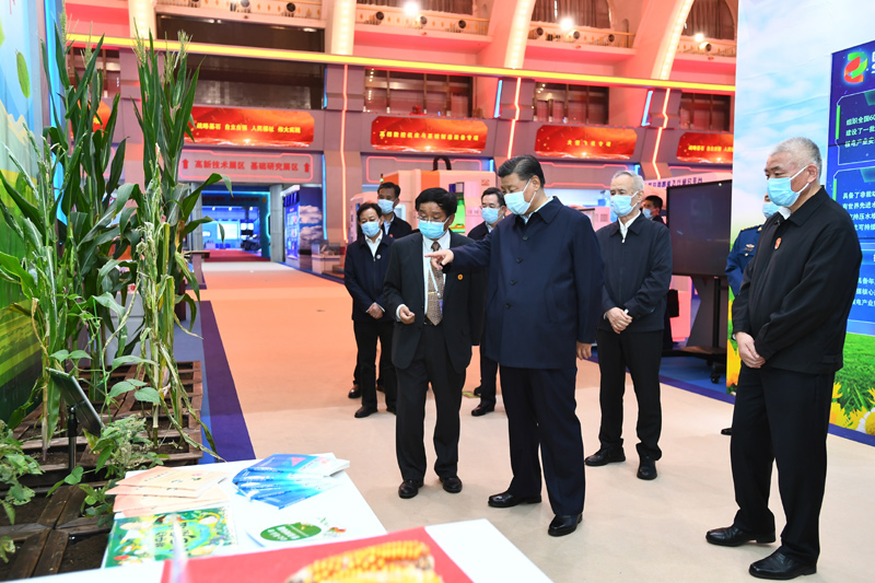 习近平参观国家“十三五”科技创新成就展