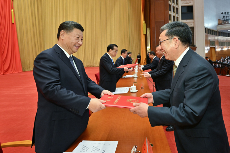 习近平出席国家科学技术奖励大会并为最高奖获得者等颁奖