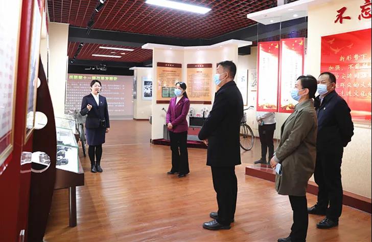 兵团团委调研组到十一师调研座谈