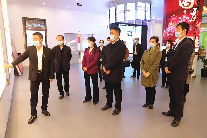 兵团团委调研组到十一师调研座谈
