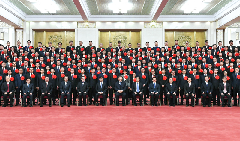 习近平会见平安中国建设表彰大会代表