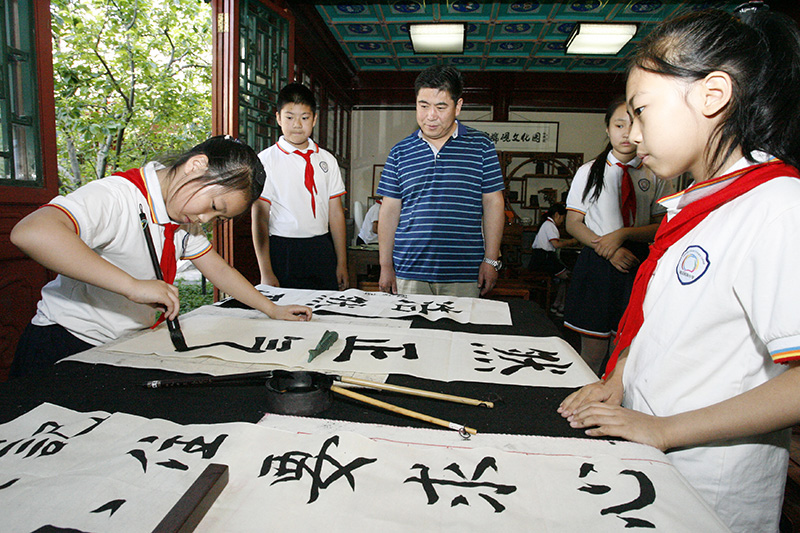 党的十八大以来以习近平同志为核心的党中央激活中华文化的历史性贡献述评
