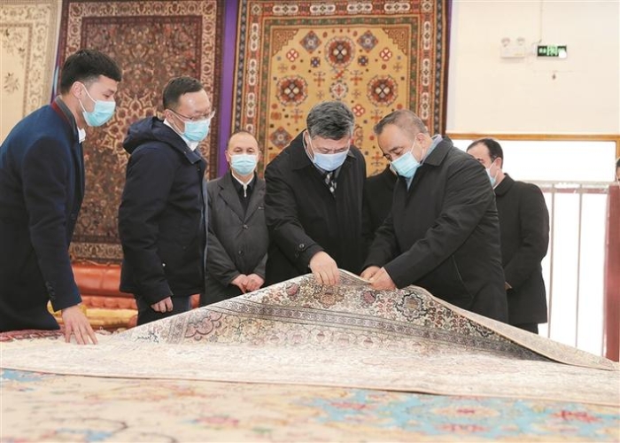 马兴瑞在和田地区调研时强调 铸牢中华民族共同体意识 立足本地特色产业加快推动城乡融合发展 艾尔肯·吐尼亚孜一同调研