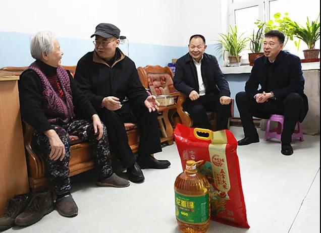 兵团统战部领导来十一师慰问归侨侨眷