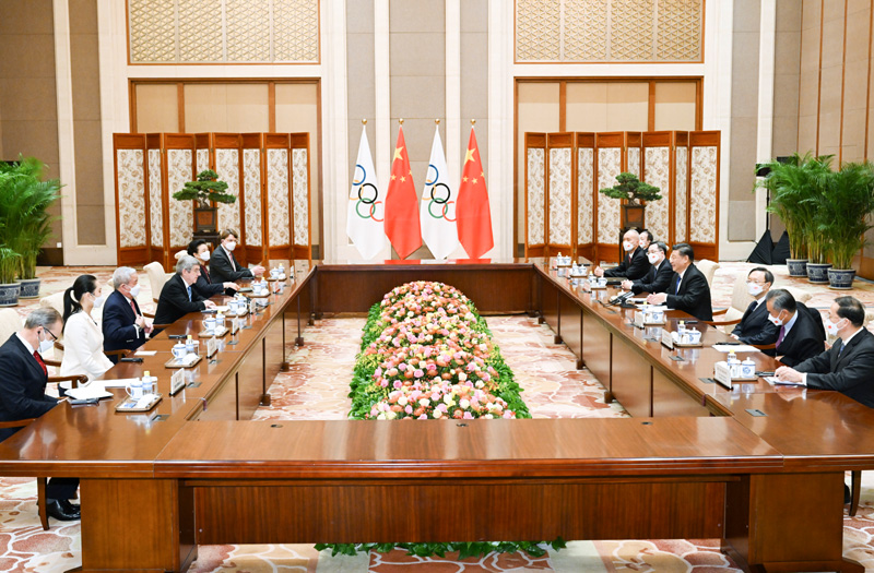 习近平会见国际奥委会主席巴赫