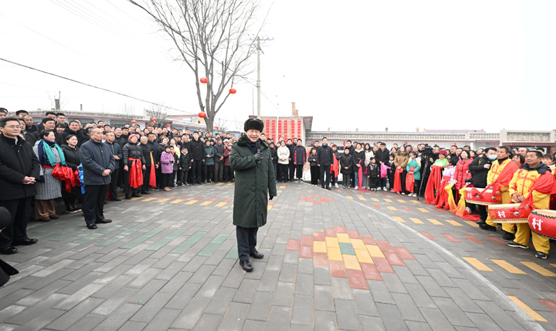 习近平春节前夕赴山西看望慰问基层干部群众 向全国各族人民致以美好的新春祝福