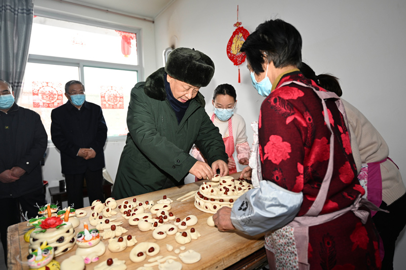 习近平春节前夕赴山西看望慰问基层干部群众 向全国各族人民致以美好的新春祝福