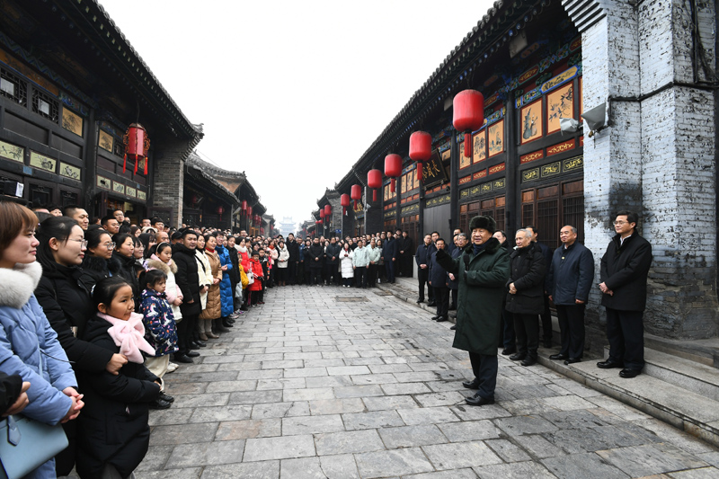 习近平春节前夕赴山西看望慰问基层干部群众 向全国各族人民致以美好的新春祝福