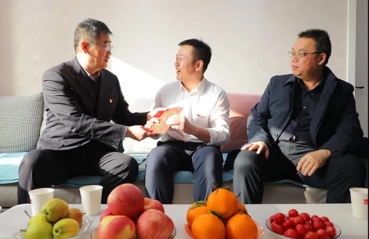 兵团统战部领导到十一师慰问全国民族团结进步模范个人