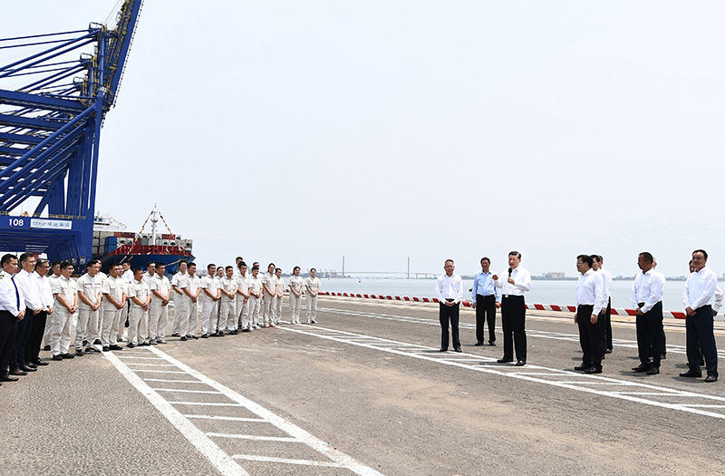 习近平在海南考察：解放思想开拓创新团结奋斗攻坚克难 加快建设具有世界影响力的中国特色自由贸易港