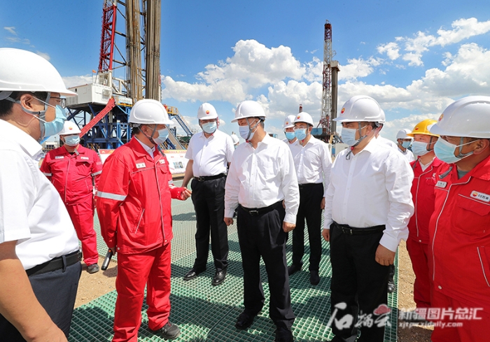 马兴瑞在克拉玛依调研油气产业发展时强调 牢记嘱托 勇于担当 全力推动新疆油气产业高质量发展 艾尔肯·吐尼亚孜一同调研