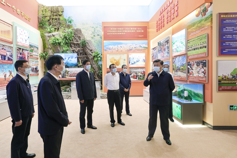 习近平在参观"奋进新时代"主题成就展时强调：踔厉奋发勇毅前行团结奋斗 夺取中国特色社会主义新胜利