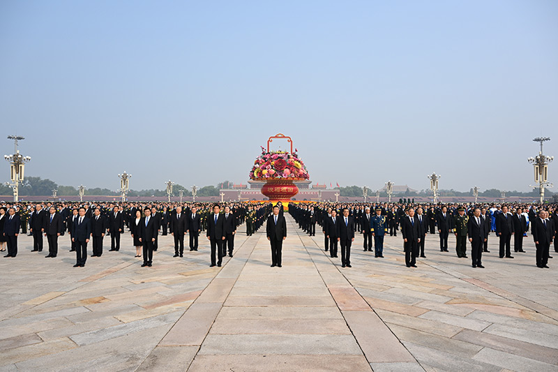 习近平等党和国家领导人出席烈士纪念日向人民英雄敬献花篮仪式