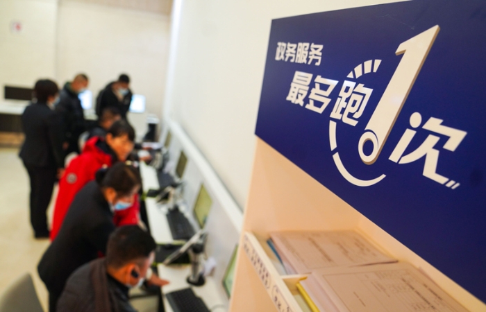 党的十九大以来以习近平同志为核心的党中央整治形式主义为基层减负综述