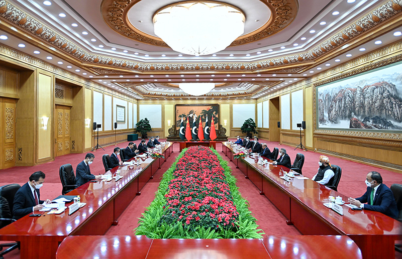 习近平会见巴基斯坦总理夏巴兹
