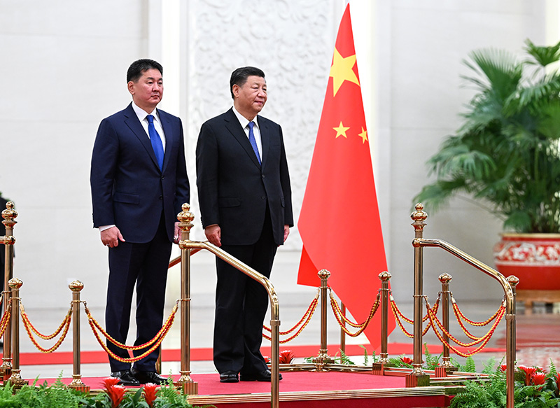习近平同蒙古国总统呼日勒苏赫举行会谈