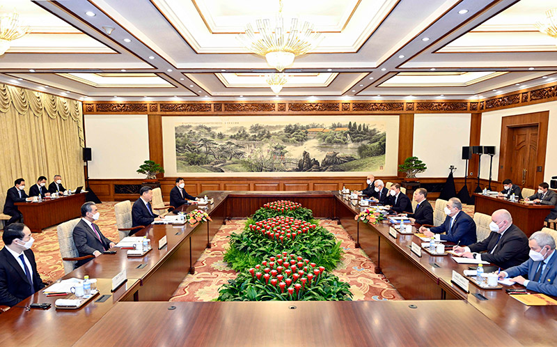 习近平会见俄罗斯统一俄罗斯党主席梅德韦杰夫