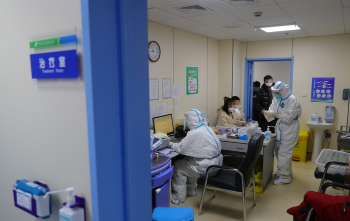 新华视点｜怎样做好重症患者救治？——国务院联防联控机制专家解答防疫热点问题