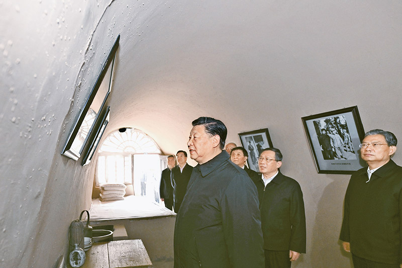习近平：为实现党的二十大确定的目标任务而团结奋斗