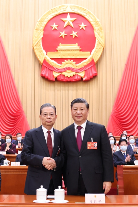 十四届全国人大一次会议选举产生新一届国家领导人