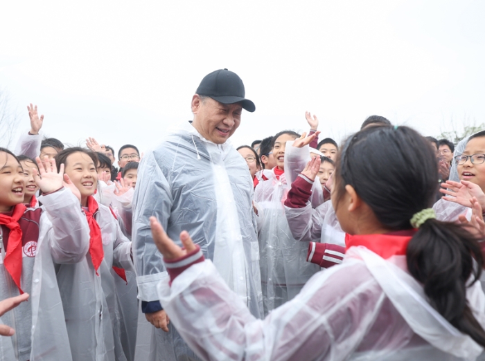 习近平在参加首都义务植树活动时强调 掀起造林绿化热潮 绘出美丽中国的更新画卷 李强赵乐际王沪宁蔡奇丁薛祥李希韩正参加