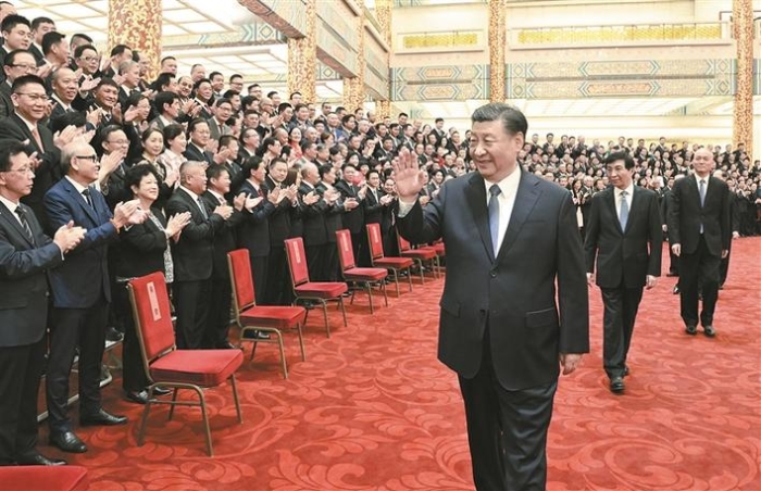 习近平会见第十届世界华侨华人社团联谊大会代表 王沪宁蔡奇参加会见