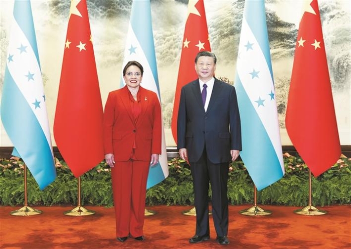 习近平同洪都拉斯总统卡斯特罗举行会谈