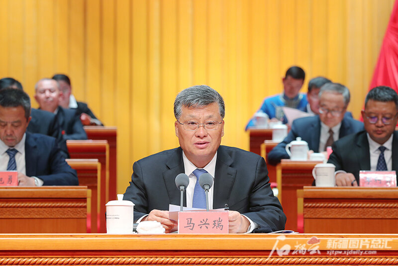 自治区工会第十三次代表大会开幕