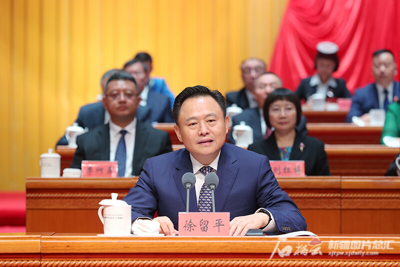 自治区工会第十三次代表大会开幕