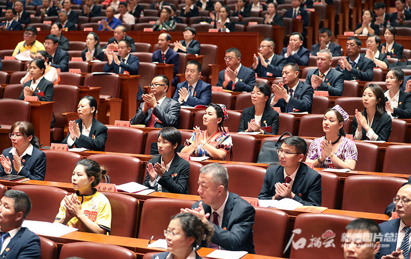自治区工会第十三次代表大会开幕