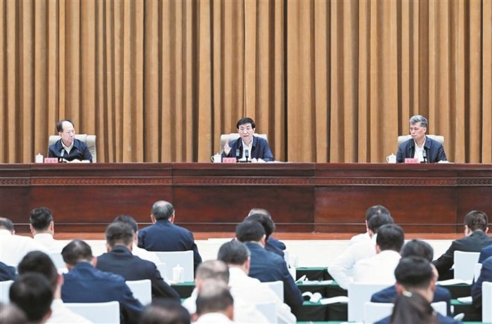 第九次全国对口支援新疆工作会议召开 王沪宁出席并讲话