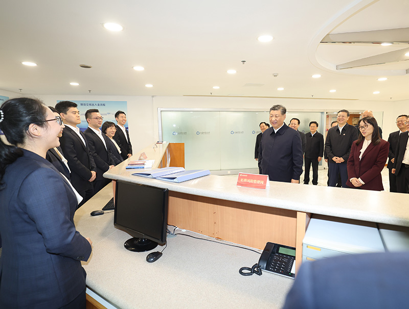 习近平在上海考察时强调 聚焦建设“五个中心”重要使命 加快建成社会主义现代化国际大都市 返京途中在江苏盐城考察