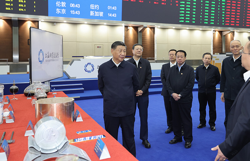 习近平在上海考察时强调 聚焦建设“五个中心”重要使命 加快建成社会主义现代化国际大都市 返京途中在江苏盐城考察
