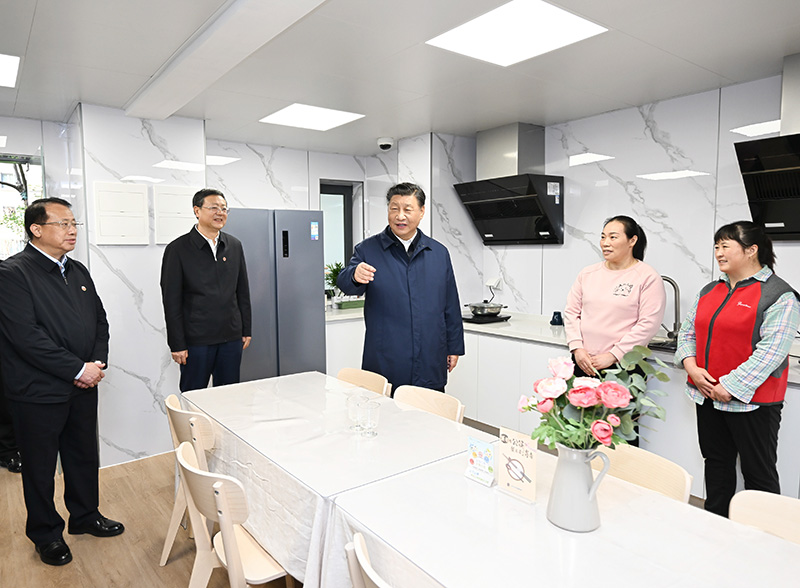 习近平在上海考察时强调 聚焦建设“五个中心”重要使命 加快建成社会主义现代化国际大都市 返京途中在江苏盐城考察