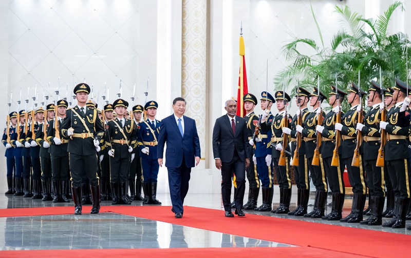 习近平同马尔代夫总统穆伊兹会谈