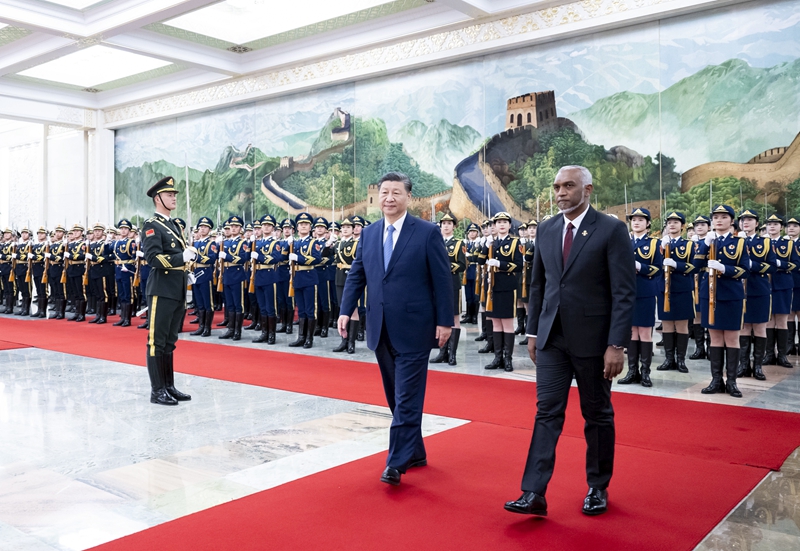 习近平同马尔代夫总统穆伊兹会谈