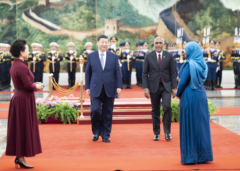 习近平同马尔代夫总统穆伊兹会谈