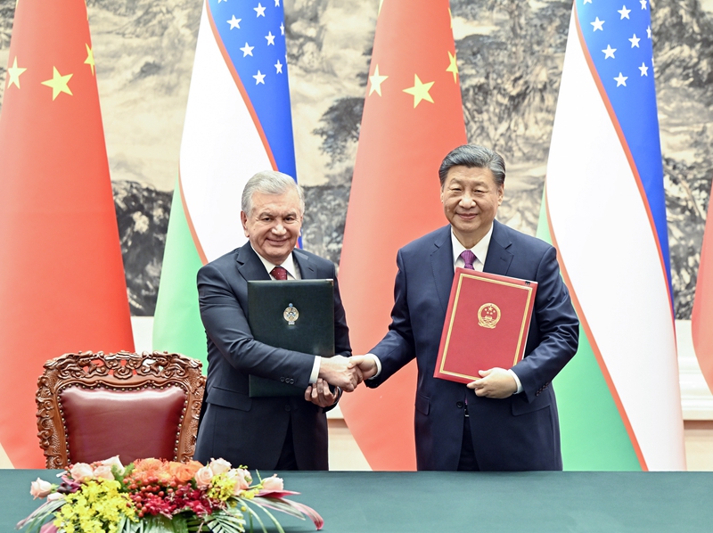 习近平同乌兹别克斯坦总统米尔济约耶夫会谈