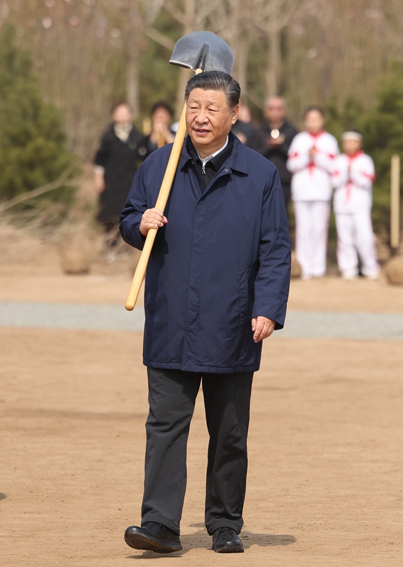 习近平在参加首都义务植树活动时强调：全民植树增绿 共建美丽中国