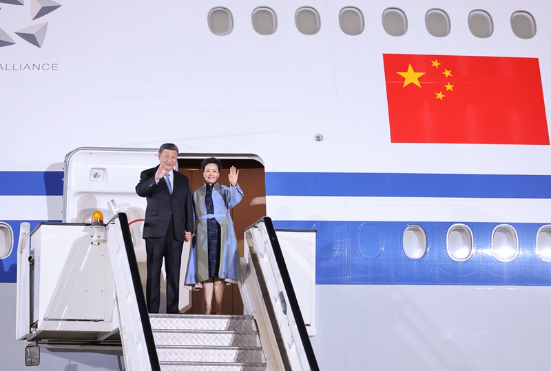 习近平抵达贝尔格莱德开始对塞尔维亚进行国事访问