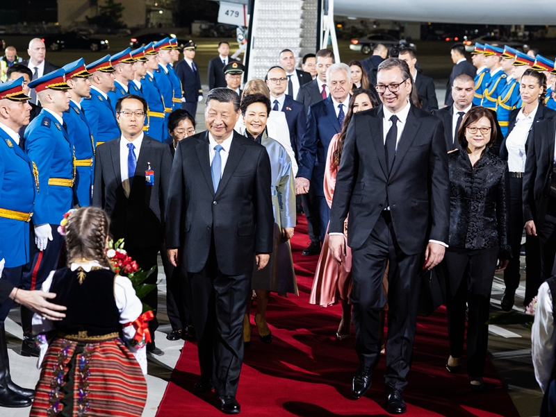 习近平抵达贝尔格莱德开始对塞尔维亚进行国事访问
