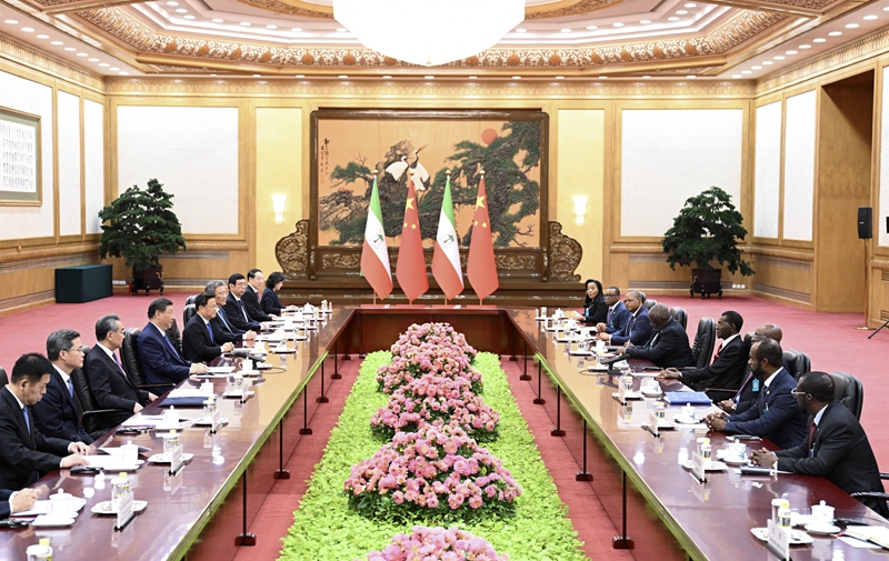 习近平同赤道几内亚总统奥比昂会谈