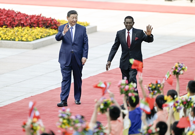 习近平同赤道几内亚总统奥比昂会谈