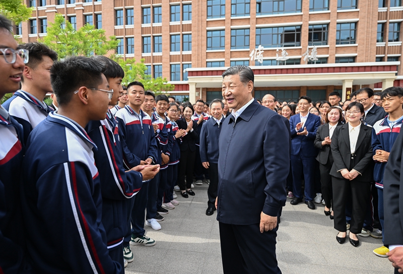 习近平在青海考察时强调：持续推进青藏高原生态保护和高质量发展 奋力谱写中国式现代化青海篇章