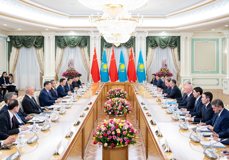 习近平同哈萨克斯坦总统托卡耶夫举行会谈